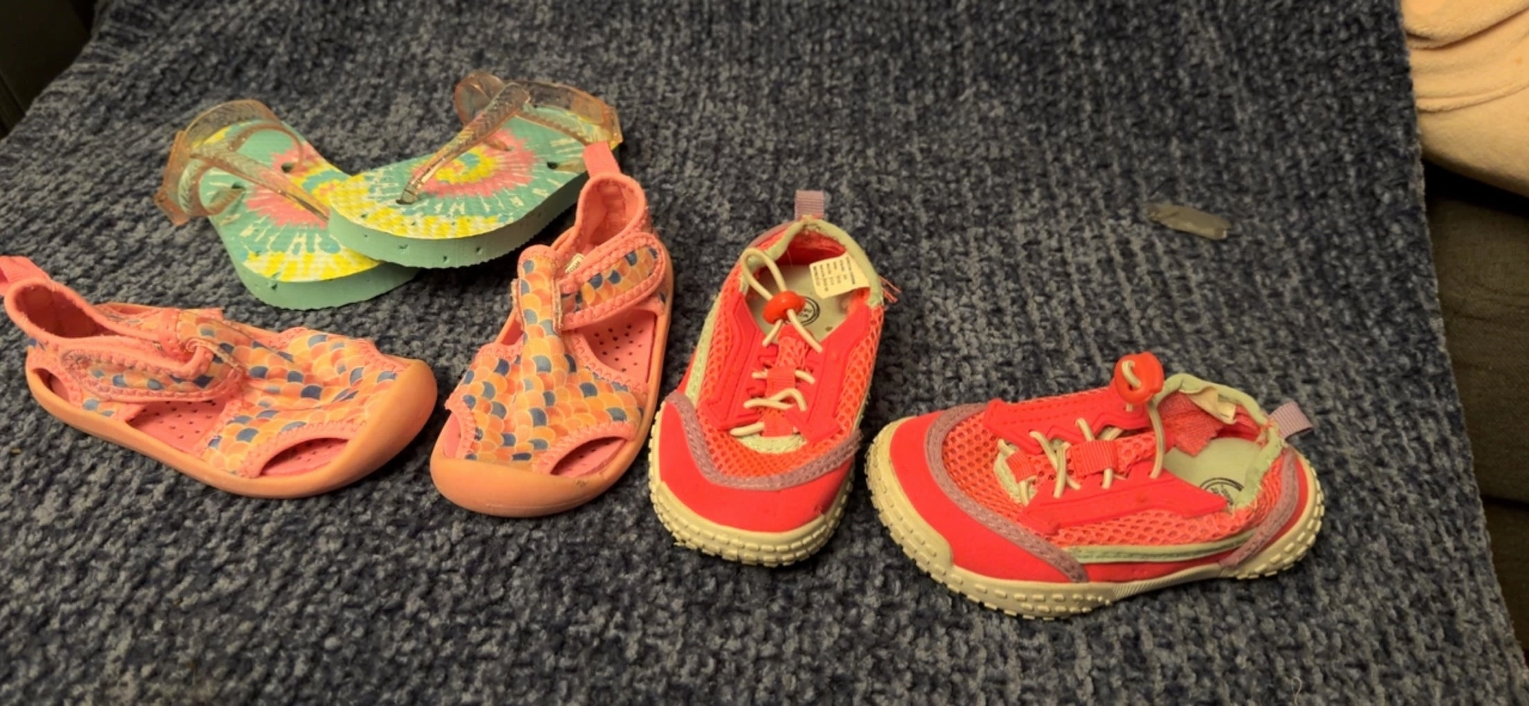 Sandals Hawaii 3 pairs of swim shoes Tyedye flip flops - Shoes:            6 (Toddler)