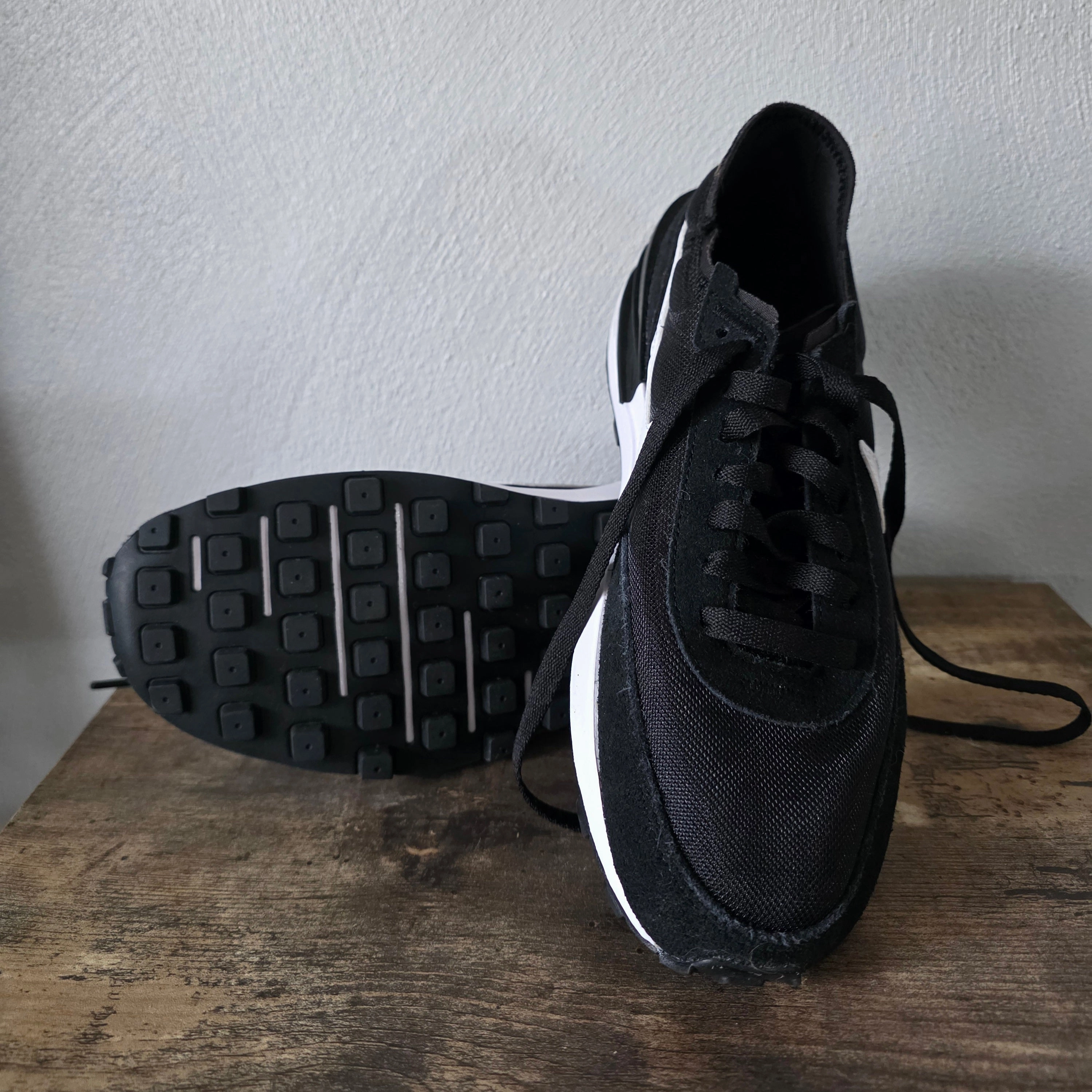 Asics Gel-venture 8 Waterproof Running Shoes Nike Waffle One Black/White - Shoes: 8 (Adult)