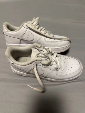 ALL WHITE NIKE Great conditions - Shoes: 2.5 (Little Kid) Men's Asics Tiger Shoes