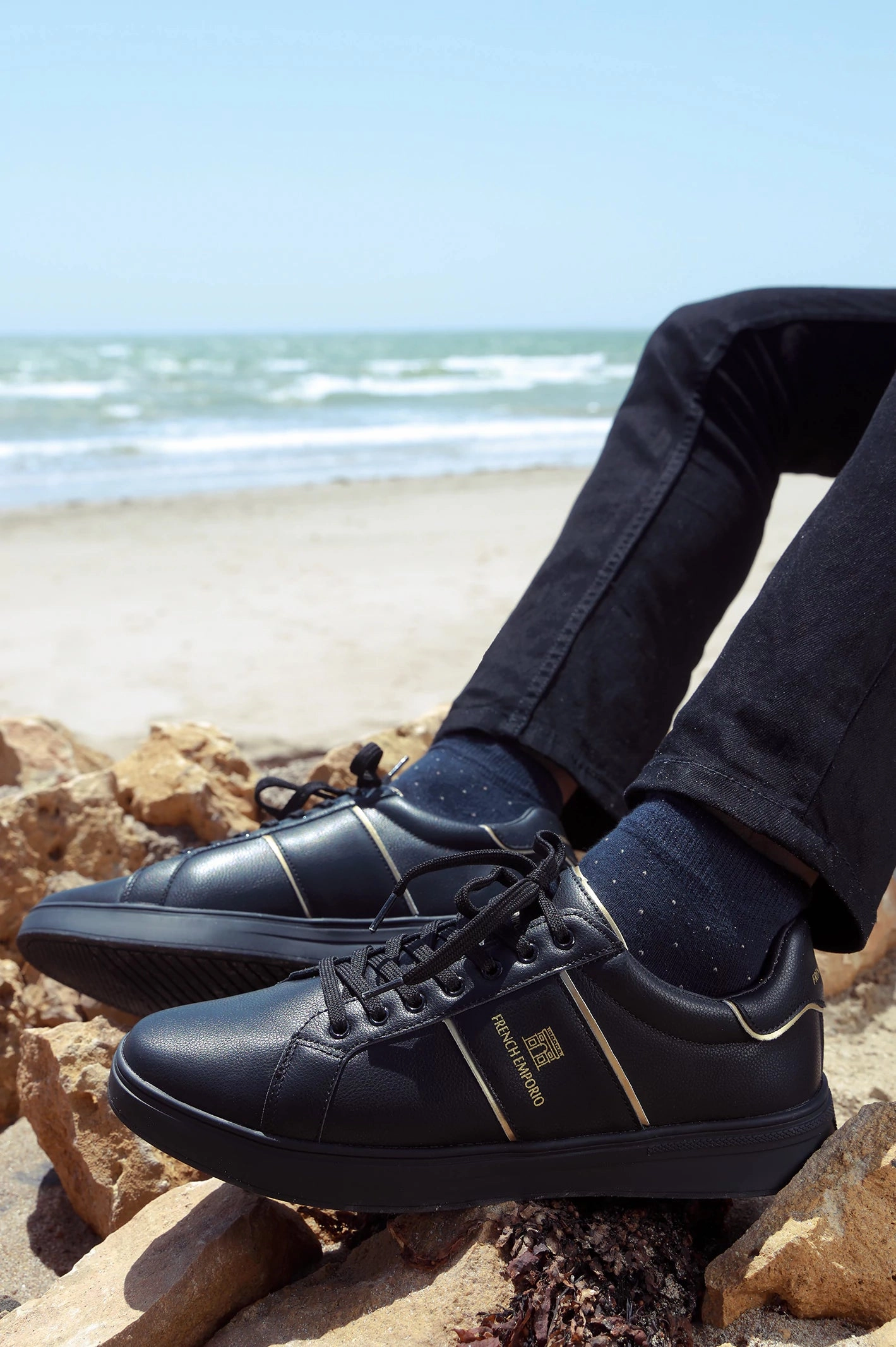 Fall Casual Shoe Trends 2024 Black Men Casual Sneaker