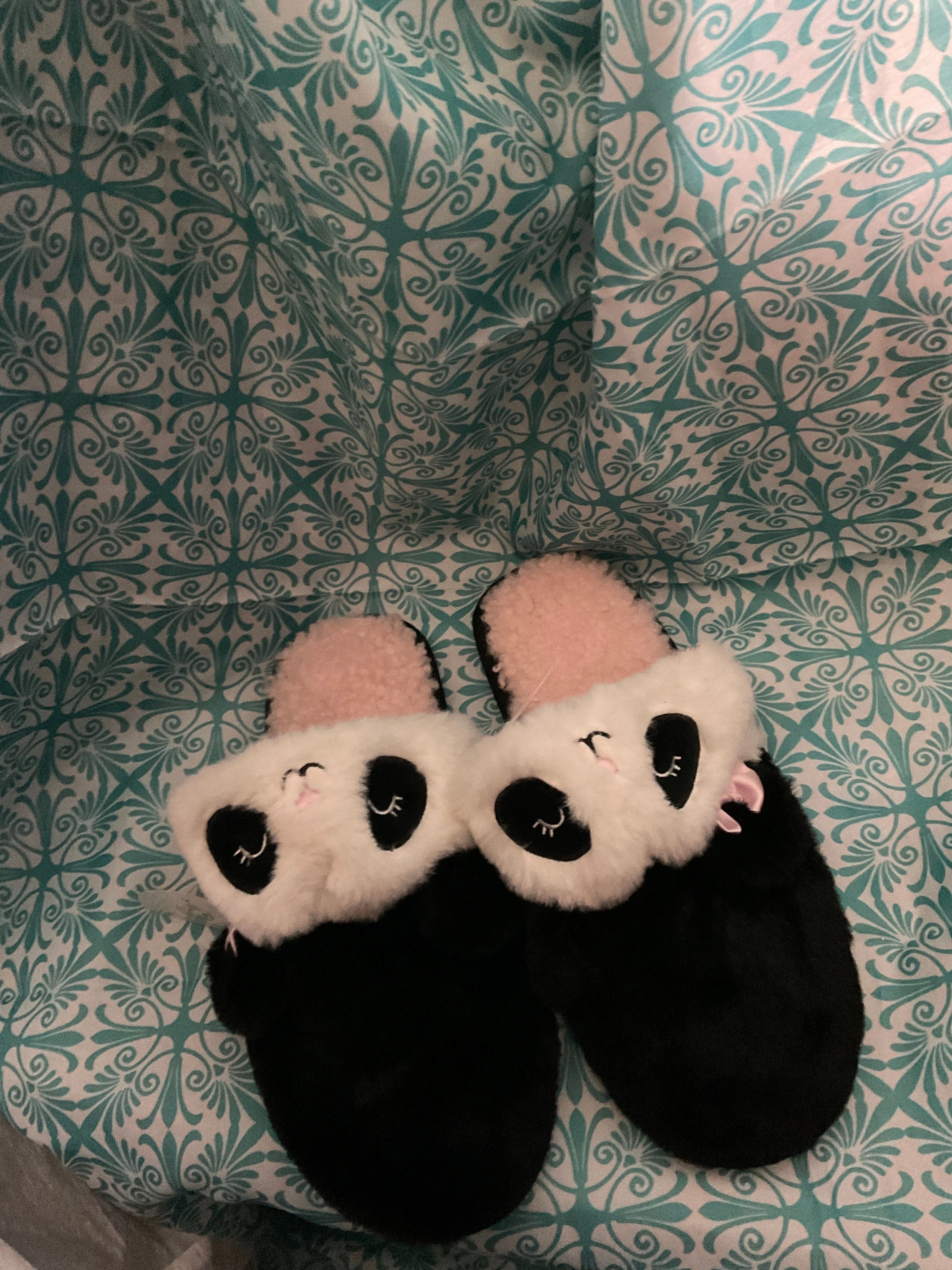 Dragon Feet Slippers Blk n wht slippers new W face - Shoes: 6 (Big Kid)