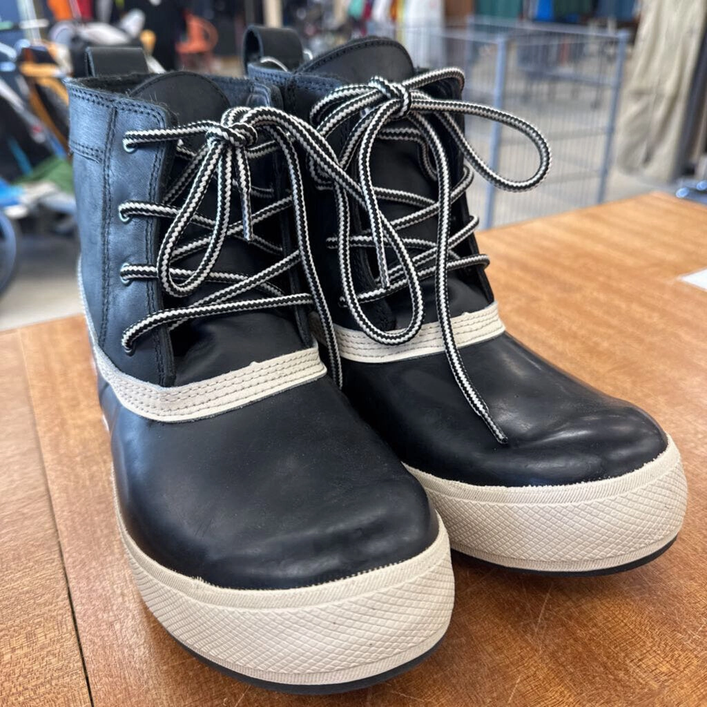 Terradora Low Height Waterproof Hiking XTRATUF - Women's 6" Legacy Lace Boots: Black-women-8