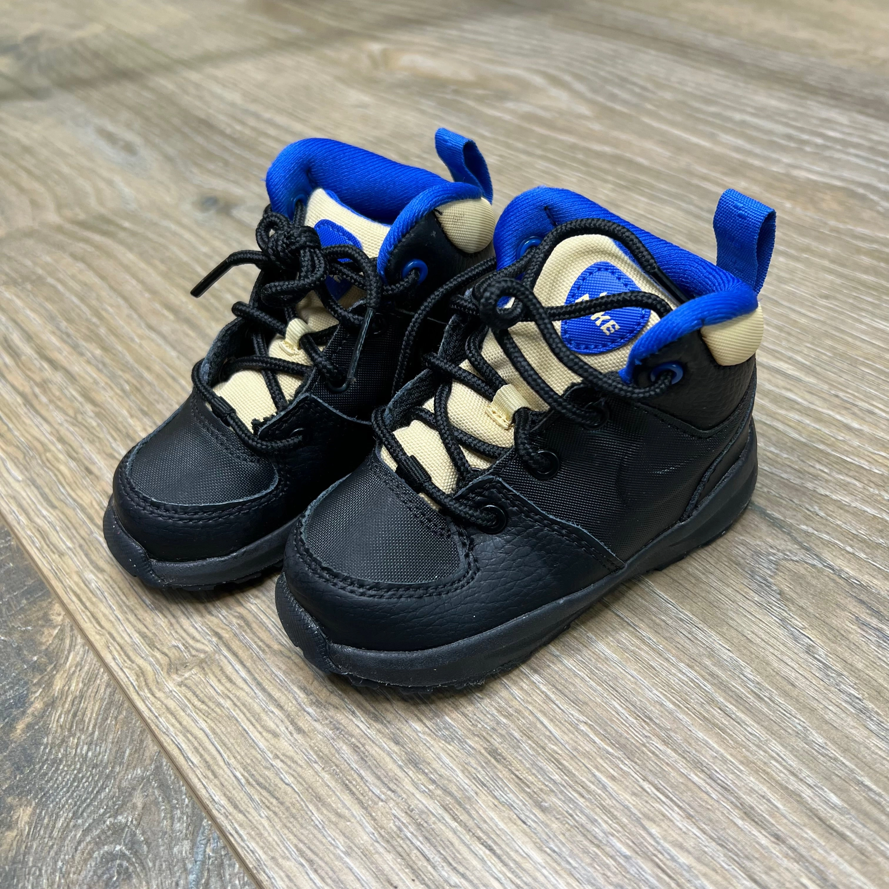 Asics Gel-excite 3 Running Shoe Nike Manoa Boots 6c Black/Blue/Tan - Shoes:            6 (Toddler)