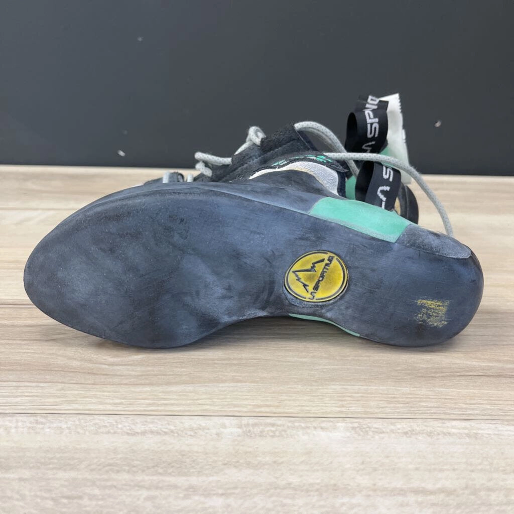 Climbing Shoe Resoling London La Sportiva - Miura Climbing Shoes - MSRP compared $228: Blue / Black-unisex-M4 / W5