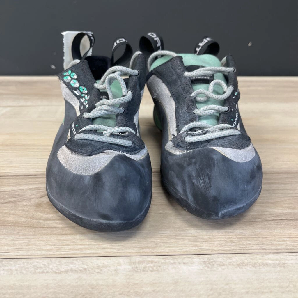 Sportpursuit Climbing Shoes La Sportiva - Miura Climbing Shoes - MSRP compared $228: Blue / Black-unisex-M4 / W5