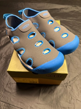 Keen sandals New in Box youth 7 - Shoes: 7 (Adult) Sandals Aldo