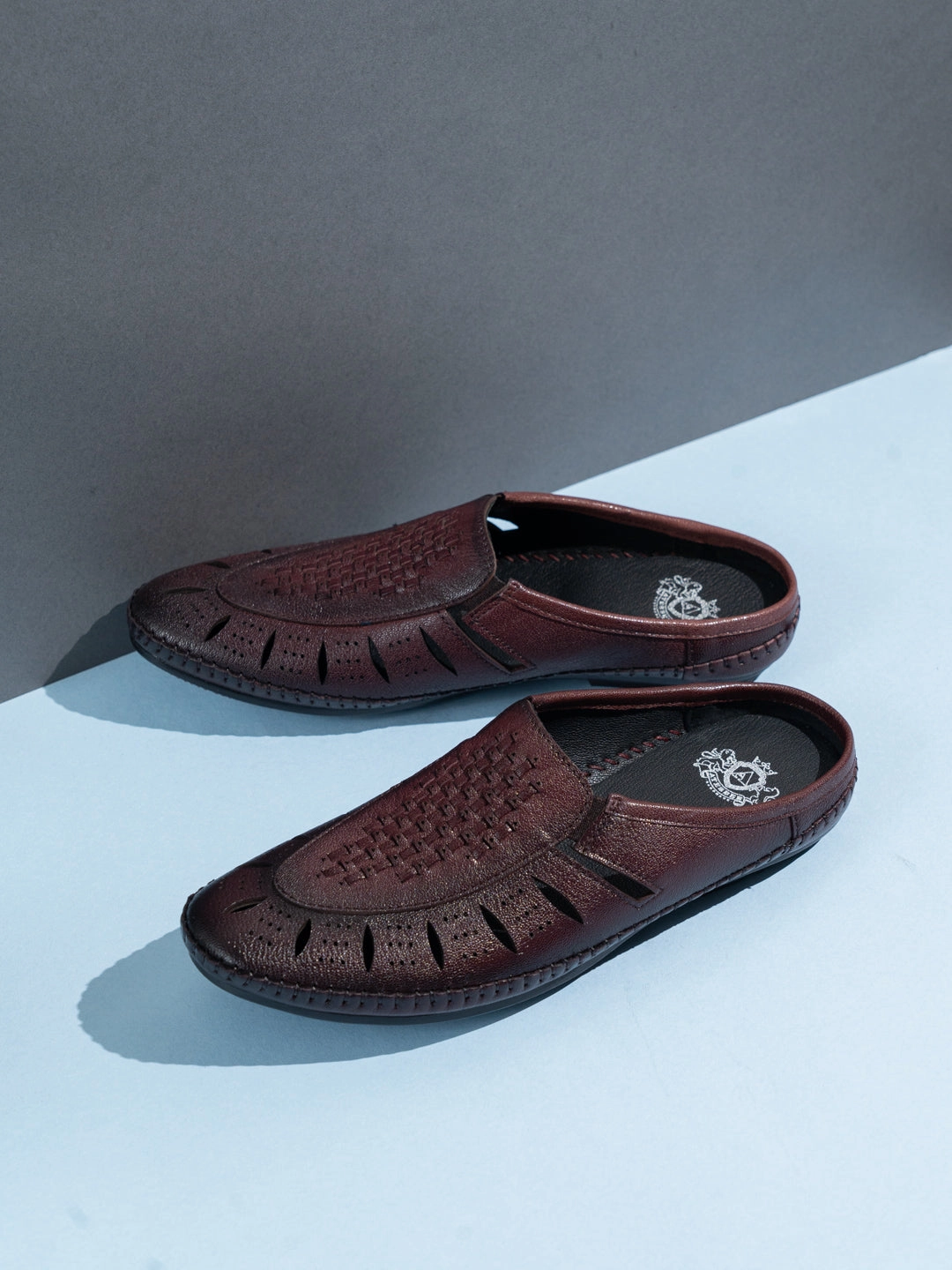 Sarto Flat Sandals Mens Red Solid Round Toe Casual Sandals