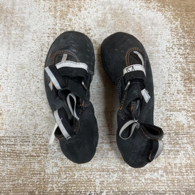 Climbing Shoes No Longer Tight Five Ten - 5.10 Climbing Shoes - MSRP $120: Black/White/Orange-unisex-8.5