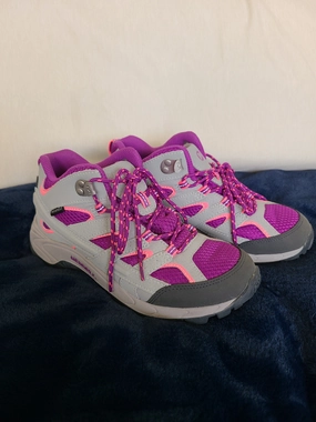 Hiking Shoes Logo Merrell Hiking Boots New never worn - Shoes: 3.5 (Little Kid)