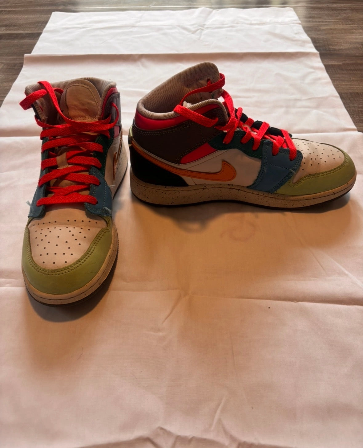 Asics Gel-cumulus 20 Running Shoes Nike Air Jordan Shoes GUC 1 Mid SE - Shoes: 5.5 (Big Kid)