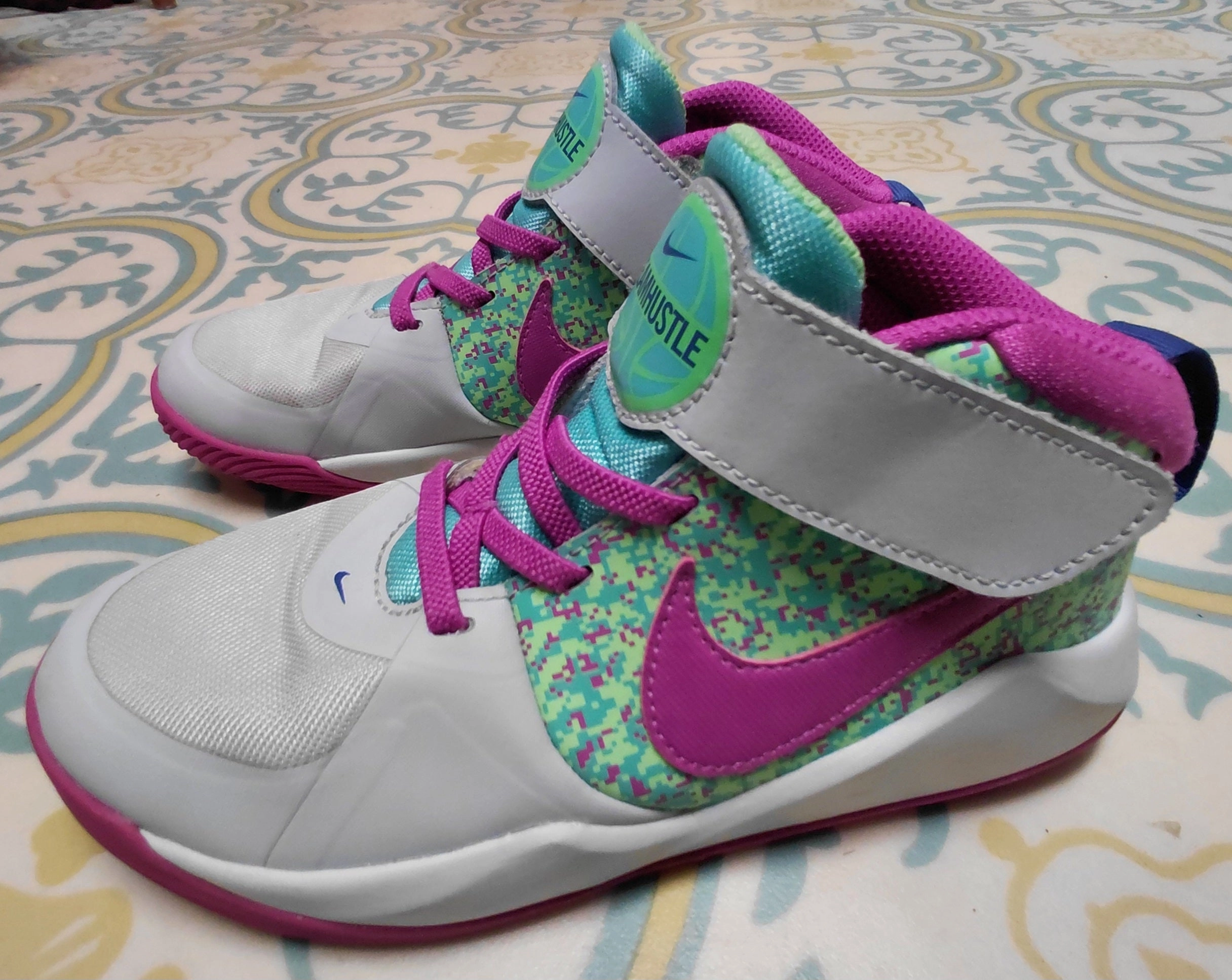 Asics Gt-2000 12 Shoes Nike Basekball Shoe Pink and gray - Shoes:          13.5 (Little Kid)