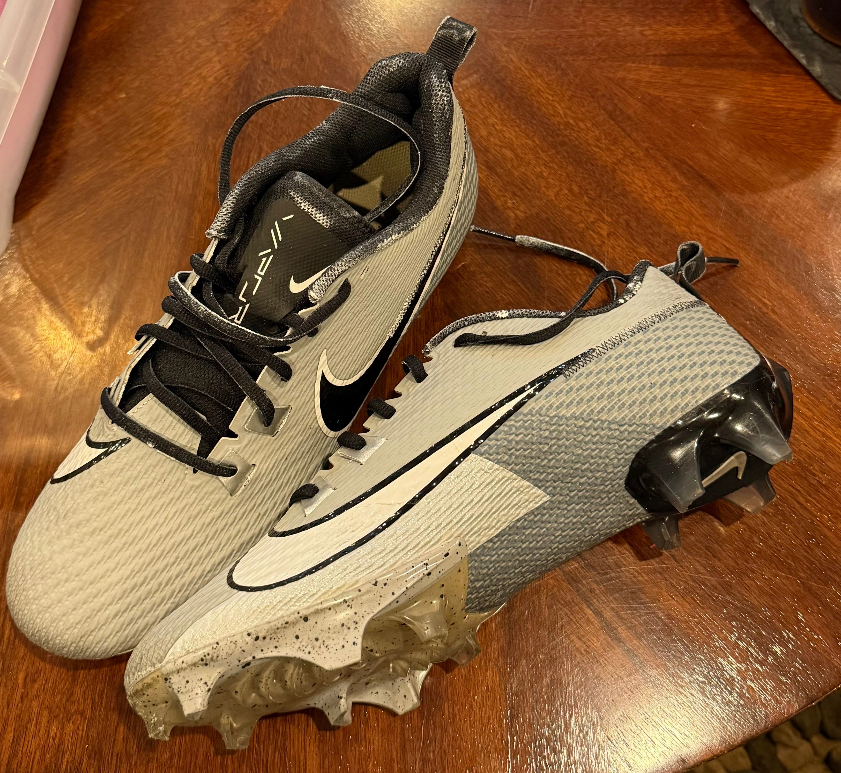 Nike Vapor Football Cleats EUC - Shoes: 11.5 (Adult) Asics Most Cushioned Running Shoe
