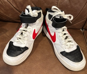 Asics Running Shoes Older Models NIKE white Hig top with red swoosh - Shoes: 6 (Big Kid)