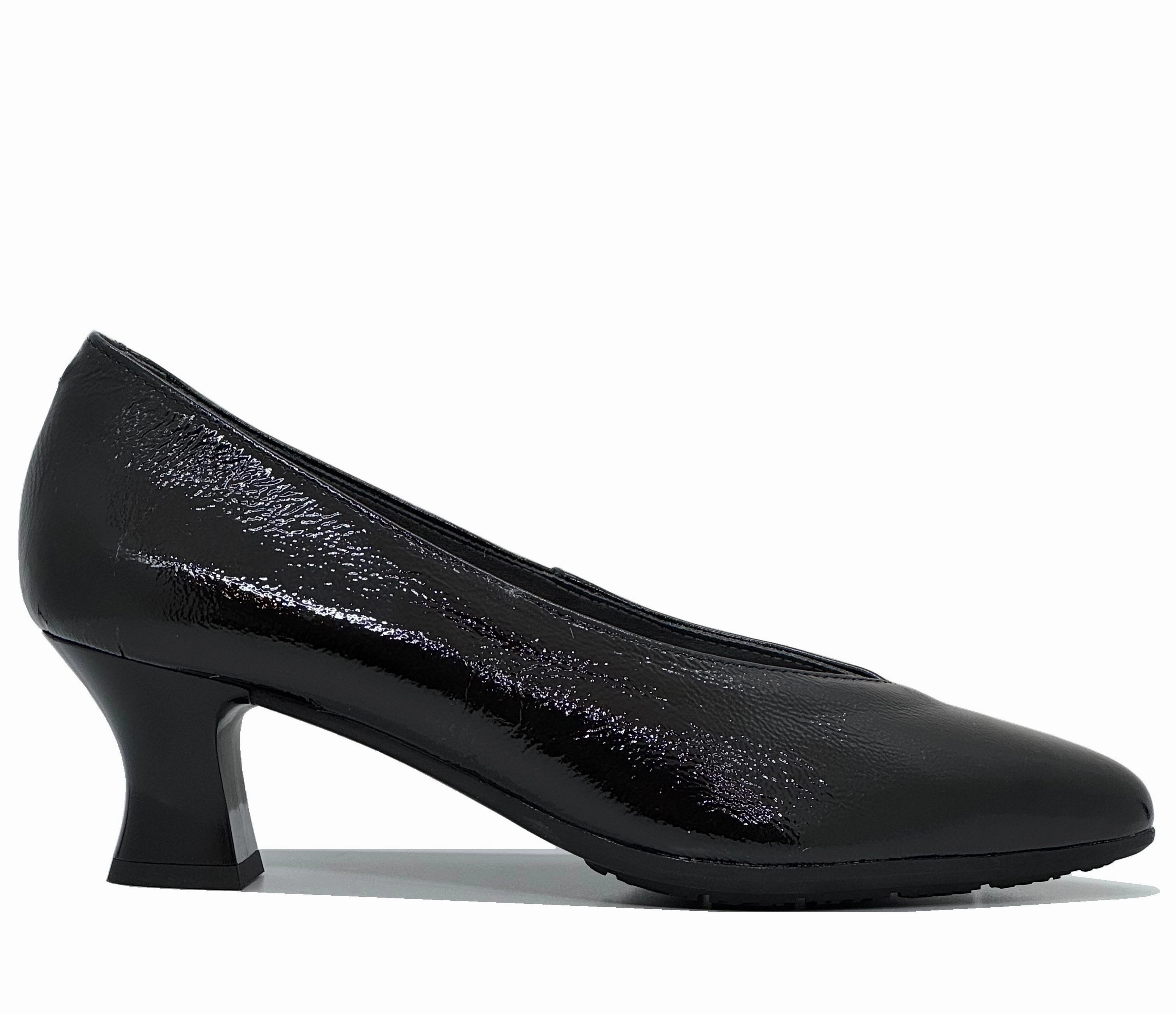 Synthetic Shoes Are Waterproof Pitillos Ladies Crinkle Patent Low Heel Court Shoe