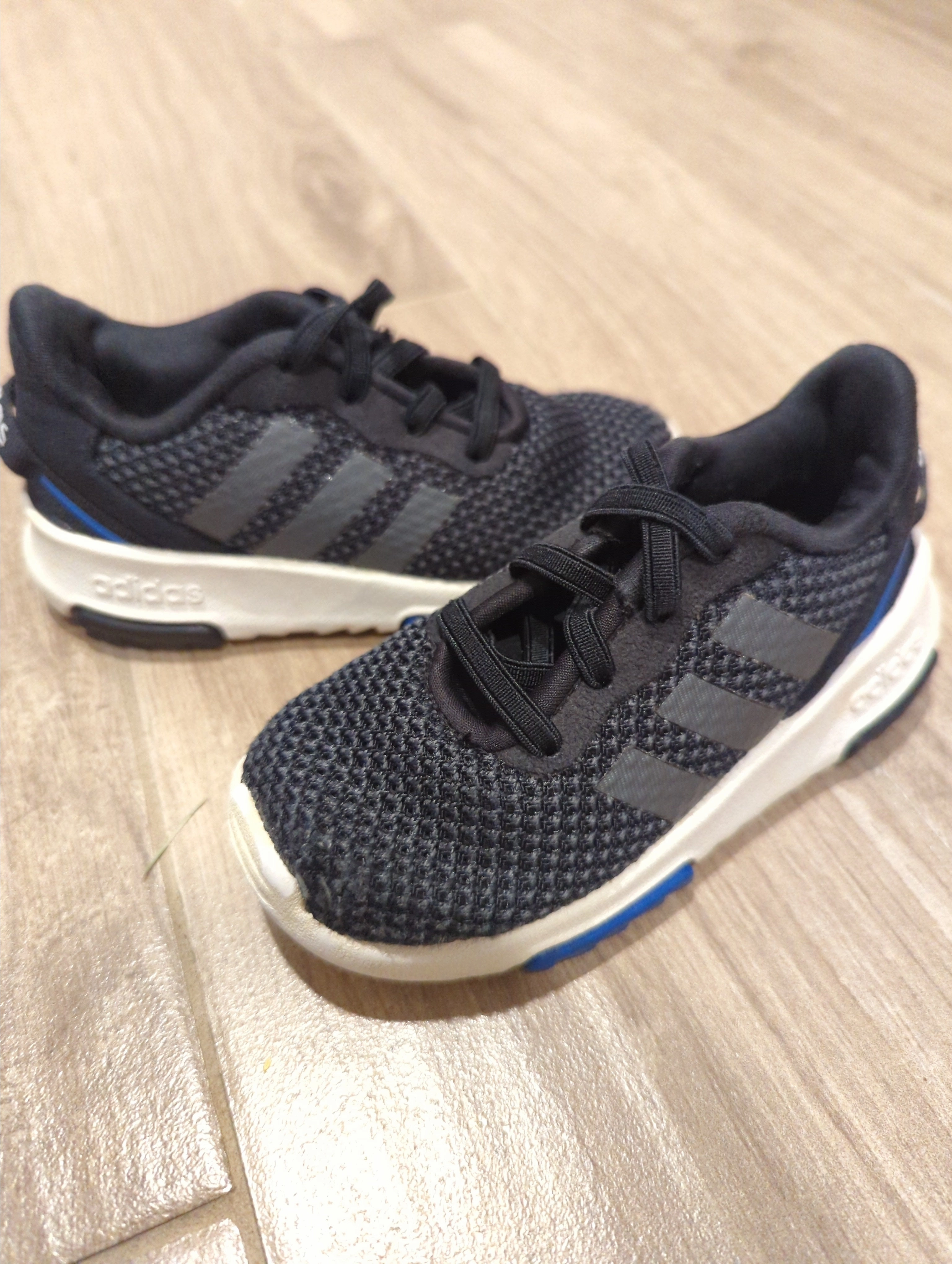 Adidas toddler shoes 7 black, slip on - Shoes:           7 (Toddler) Adidas Referee Shoes