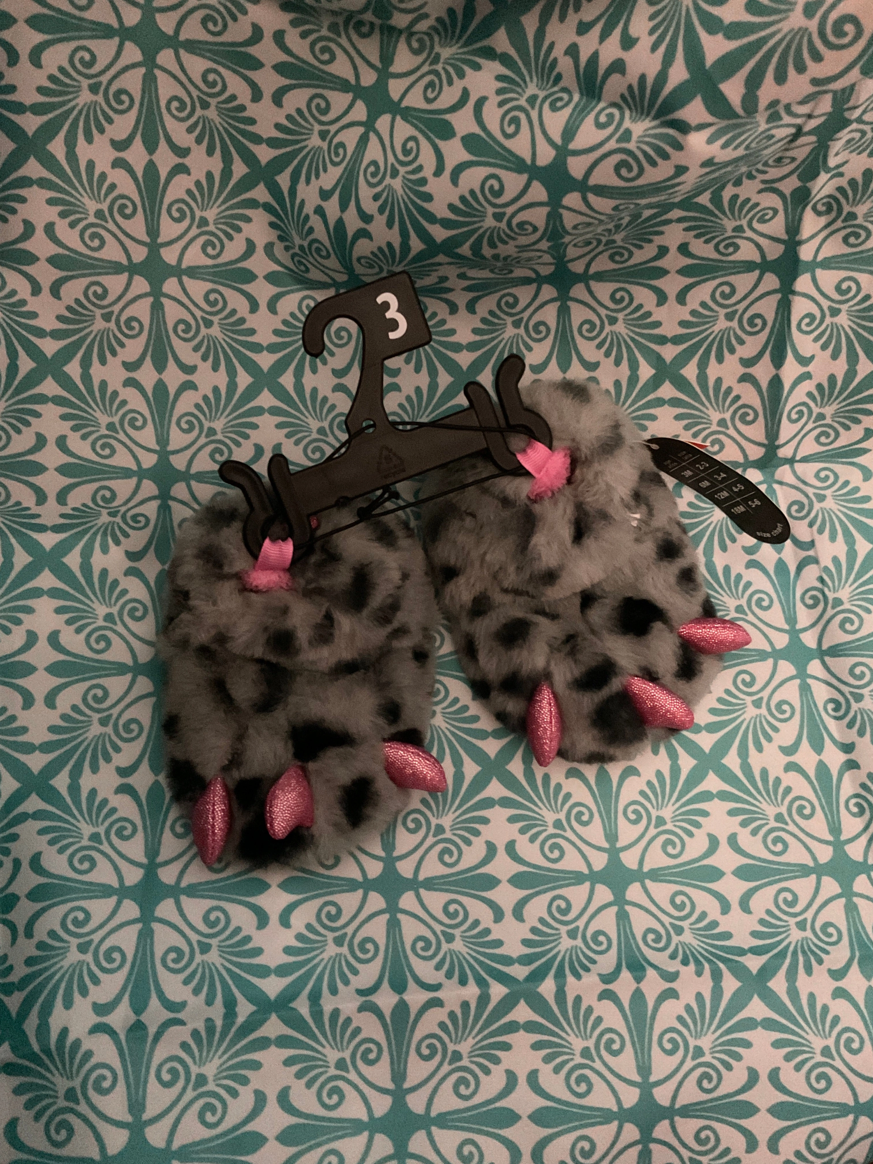 Indoor Japanese Slippers Slippers Dino toes pink New - Shoes:                 3 (Infant)