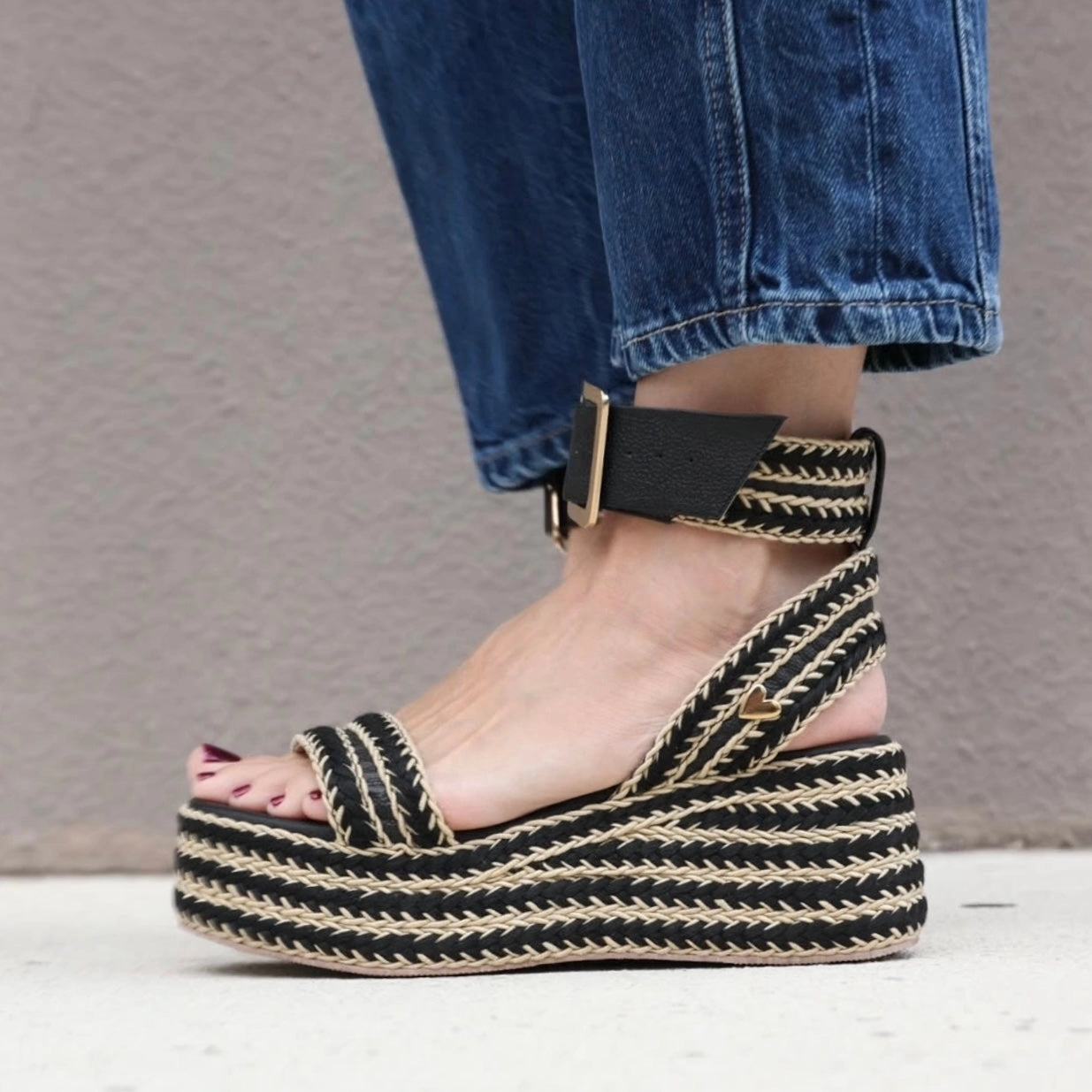 Espadrille Traditionnelle Isis Sandals - Black