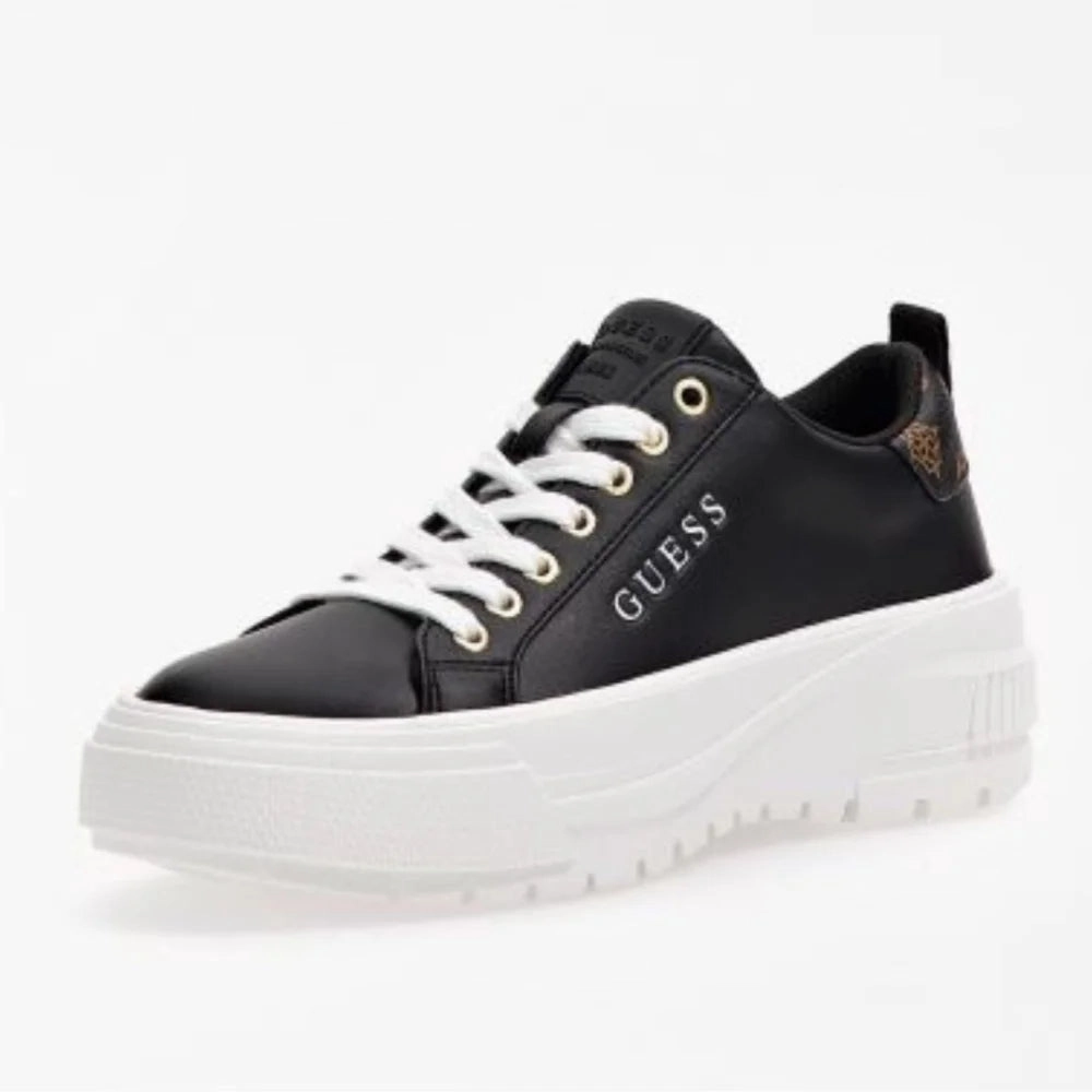 GUESS Eladie 2 Trainers Women - BLK Planet Fitness Sneakers