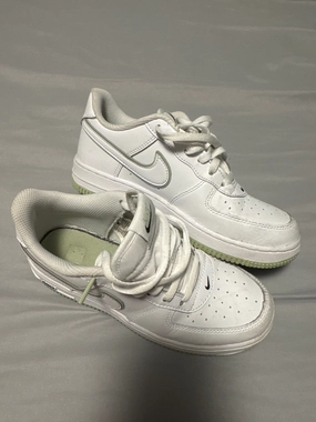 White and green NIKE GREAT condition - Shoes: 3 (Little Kid) Shoes Similar To Asics Novablast 4